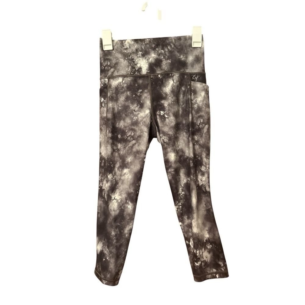 Athleta Salutation Stash Pocket II Capri Tight S Black Tie Dye Yoga Small